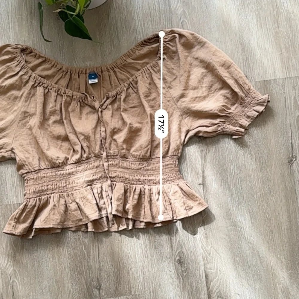 Old Navy puff-sleeve smocked poet blouse tan size M